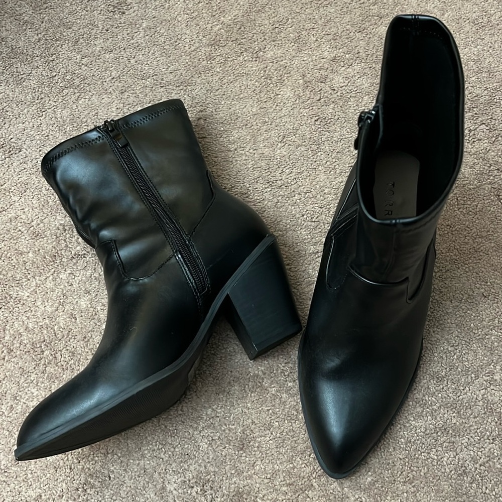 Black boots size 8